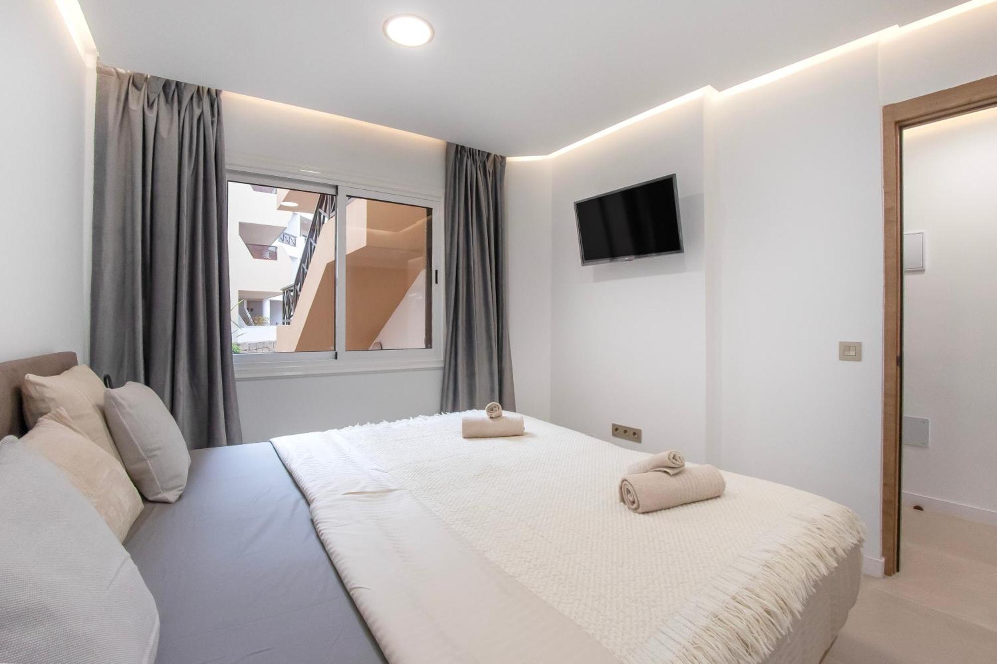 Newly Renovated, Luxurious Apartment With A Heated Pool, 259 圣米格尔德阿沃纳 外观 照片